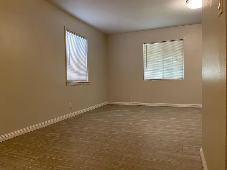 15707 Longworth Ave — Photo 4