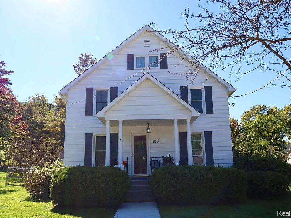1st image of 819 W Shiawassee Ave