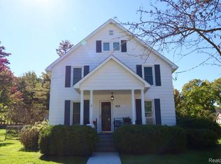 819 W Shiawassee Ave, Fenton, MI 48430