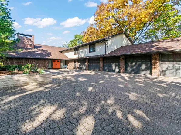 3250 W Westport Rd, Peoria, IL 61615