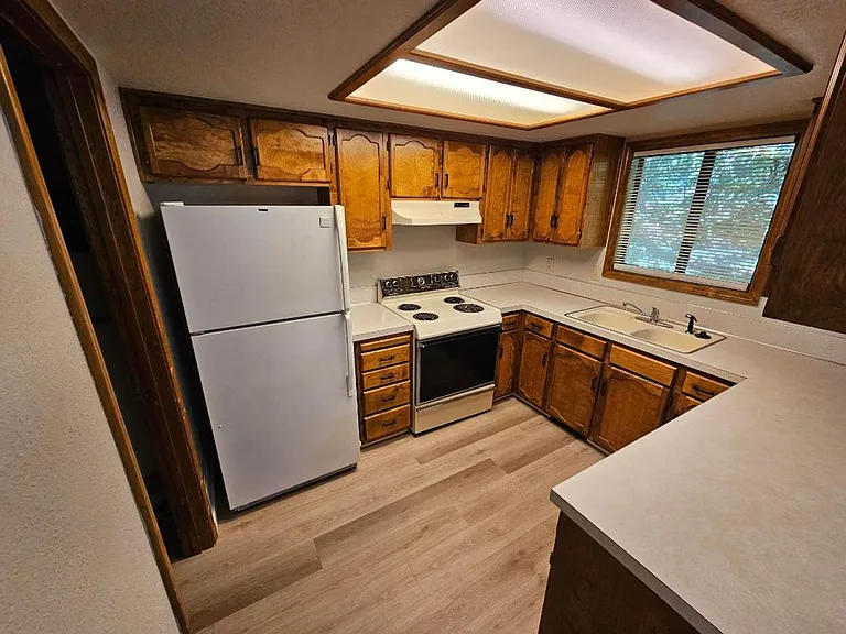 241 S Bruce Ln — Photo 4