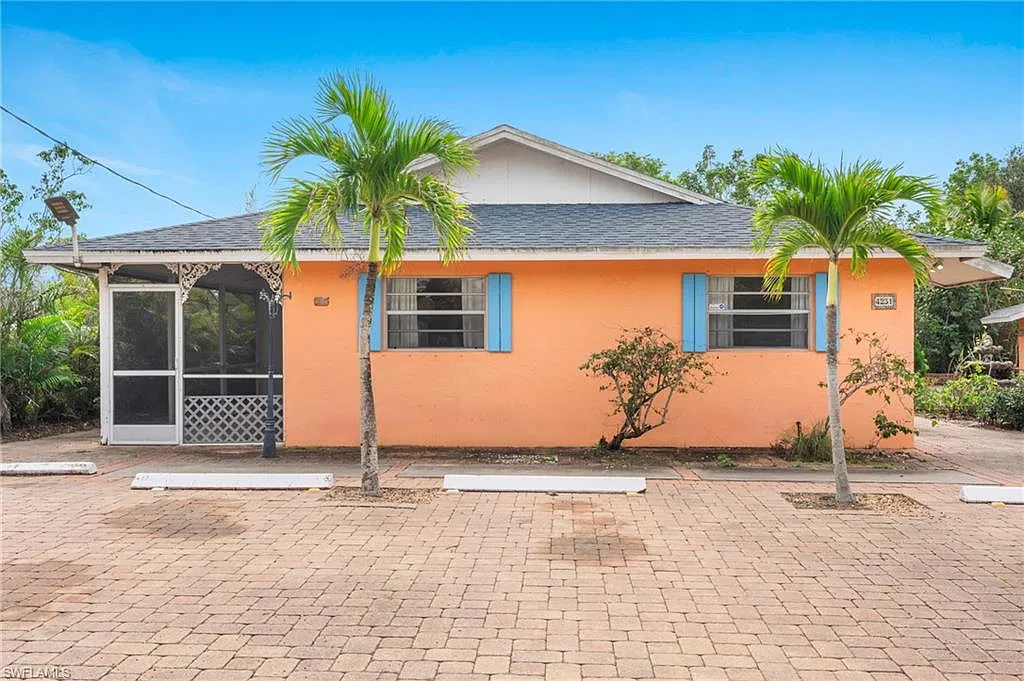 2 bed, 1.0 bath, 912 sqft, $1,800 — Photo 1