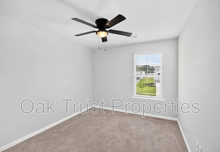 147 Cloverleaf St — Photo 21