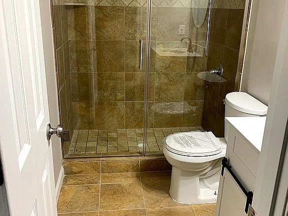 3rd image of 725 Hardegree Dr