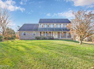 100 Macaw Ln, Oak Ridge, TN 37830