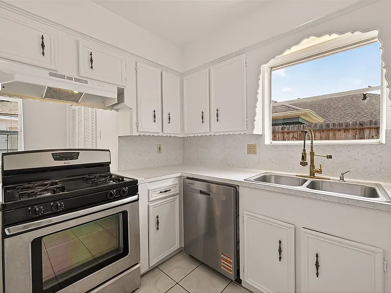 9422 Kristin Dr — Photo 28
