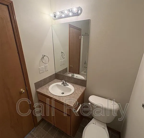 18716 E Augusta Ct — Photo 5