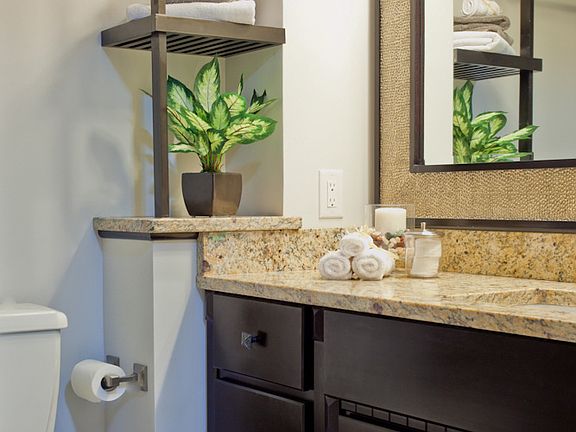 4th image of 121 W 48th St APT 206
