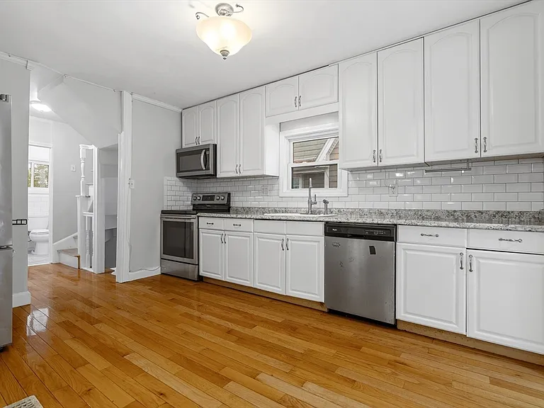 7 Pine St #2 — Photo 9