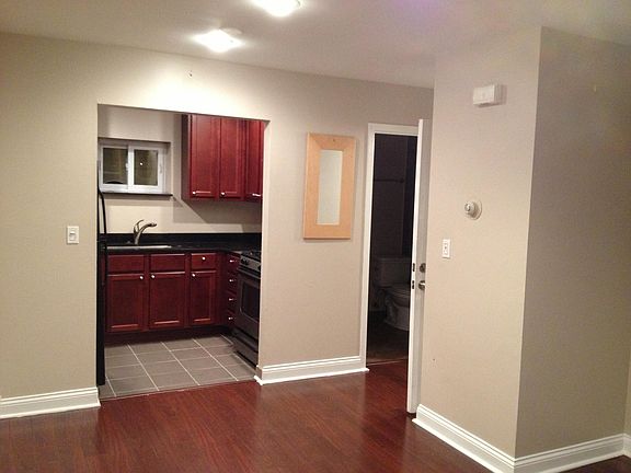 3rd image of 832 S Claremont Ave #2A