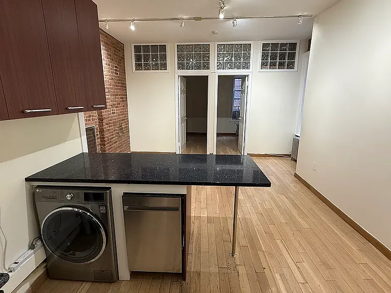 380 3rd Ave #2C — Photo 3