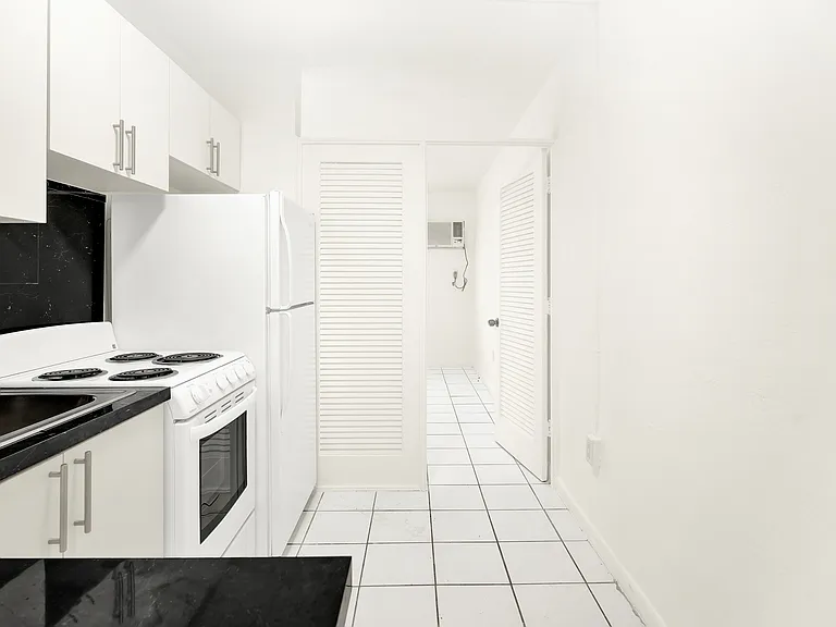 426 Santander Ave — Photo 6