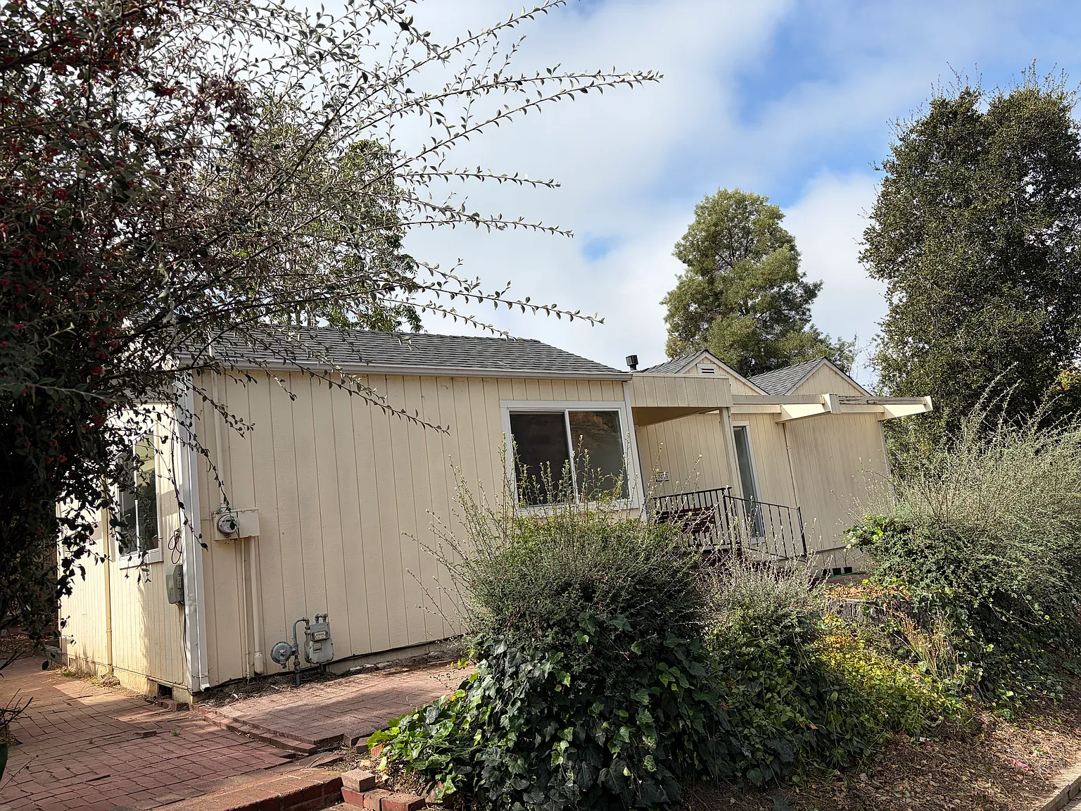 3 bed, 1210 sqft, $3,280 — Photo 4