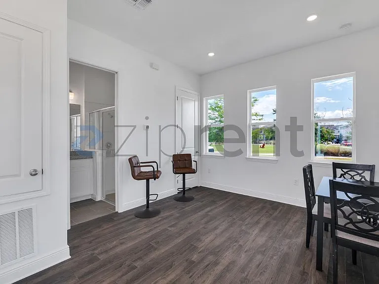 10382 Marconi Ave — Photo 4