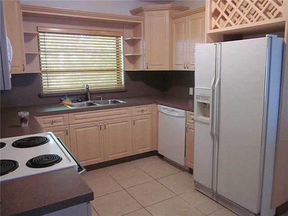 2nd image of 1223 Capri St