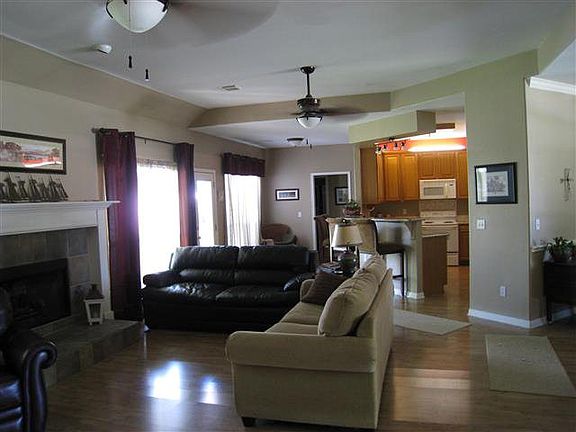 4th image of 830 Crown Cir