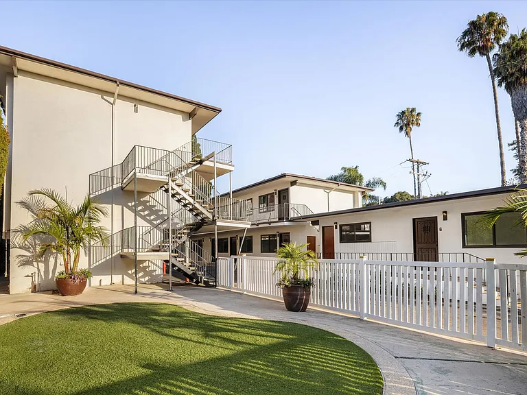 427 W Montecito St — Photo 26