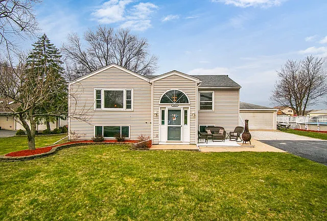 18024 Ridgeland Ave photo 1