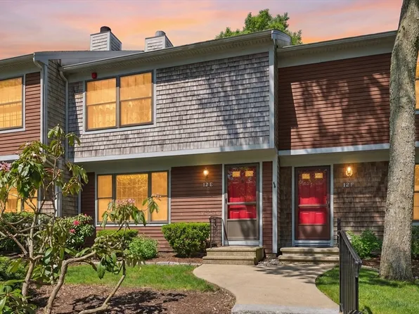 195 Falmouth Rd, Mashpee, MA 02649