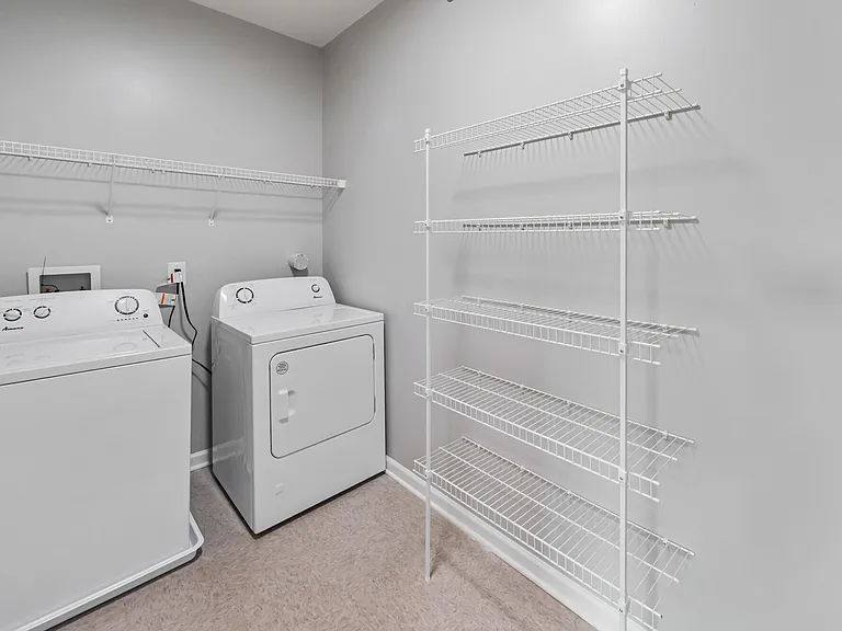 Aspen Court Apartments — Photo 13