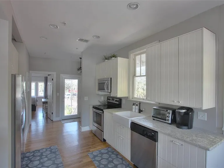 835 7th Ave S #A — Photo 9