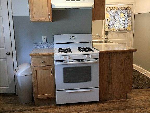 5th image of 68 Conklin Ave