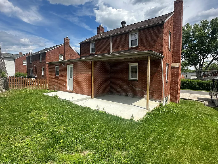 2062 Elmbrook Ln — Photo 5