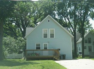 173 E Prospect St, Manchester, IA 52057