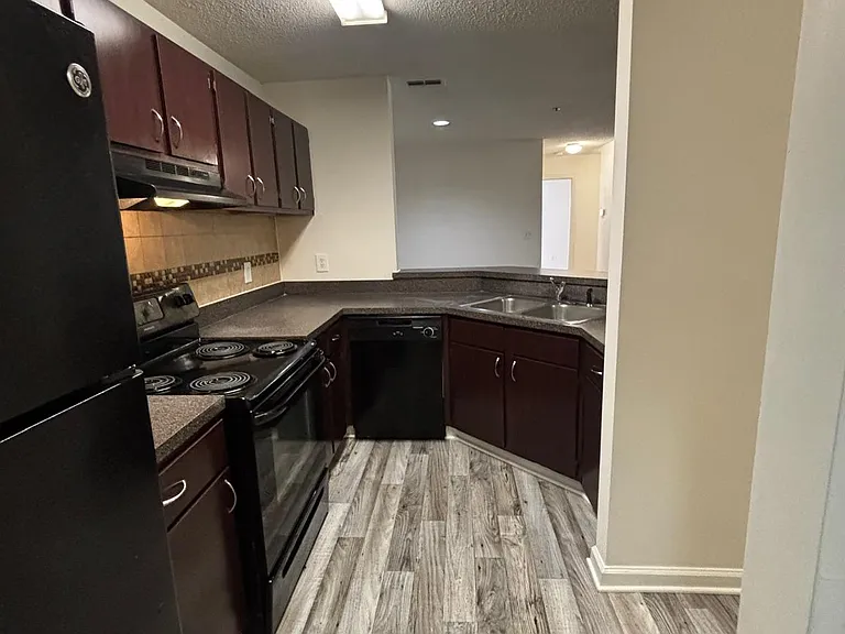 Wesley St. Claire Apartments at Lawrenceville — Photo 272