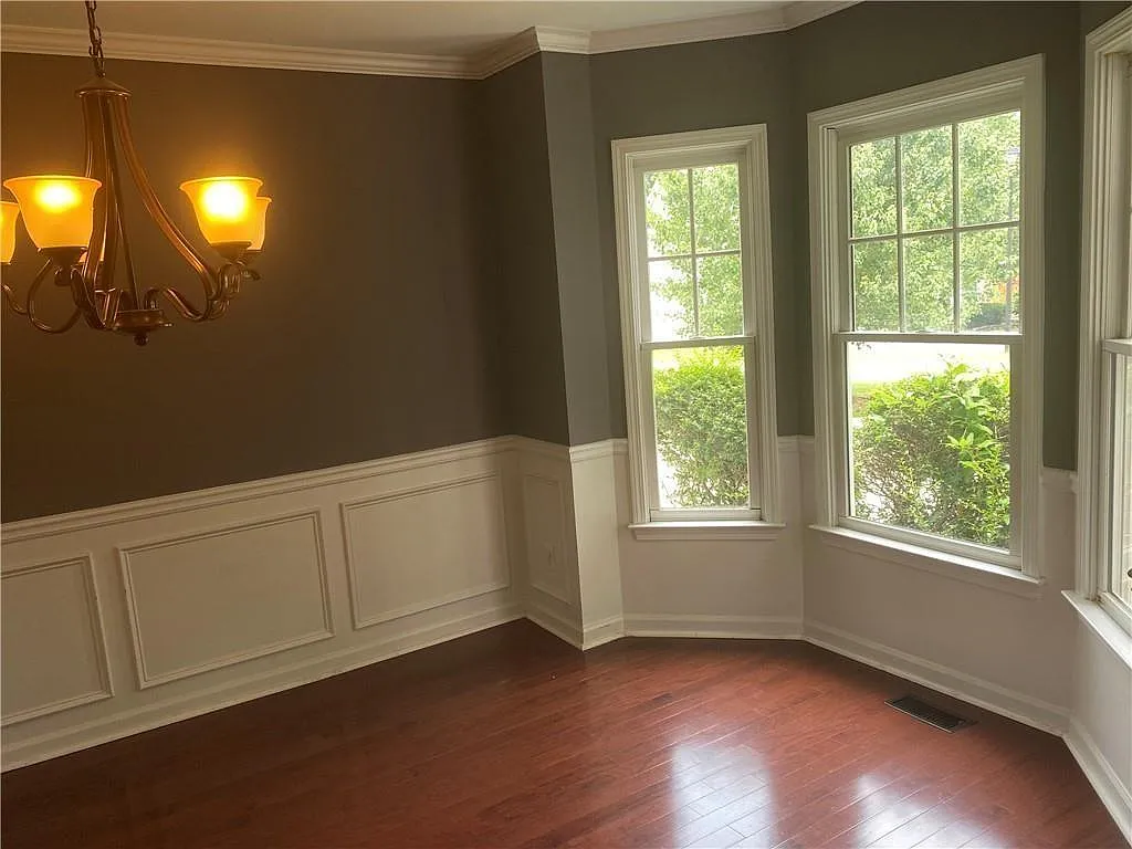 4 bed, 2.5 bath, 2510 sqft, $2,650 — Photo 3