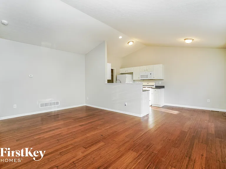 714 Keltoncrest Dr — Photo 2