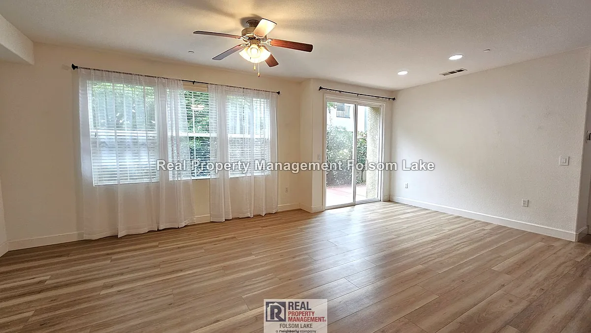 Building Photo - 105 Cezanne Ln