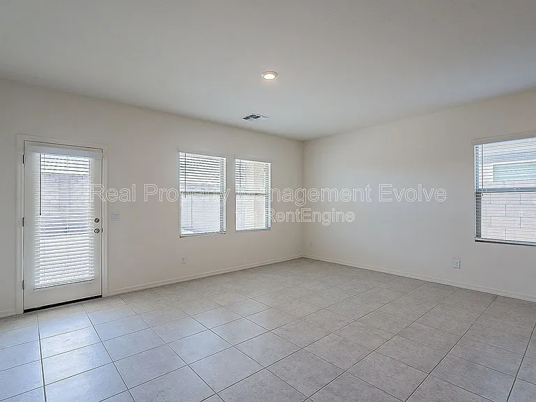 6511 W Magdalena Ln — Photo 9