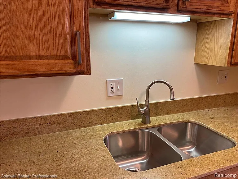 885 N Old Woodward Ave #15 — Photo 12