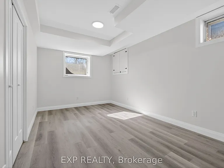 2580 Noella Cres #LOWER — Photo 14