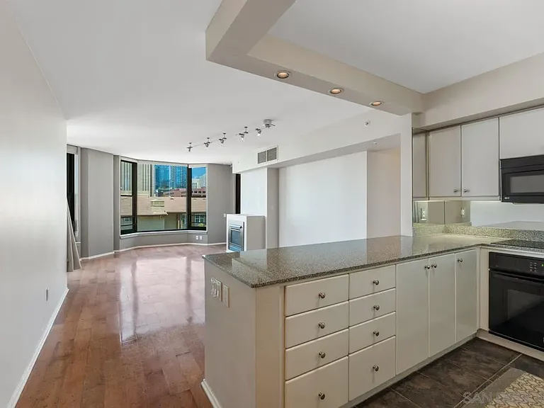 500 W Harbor Dr #714 — Photo 2