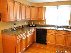 4th image of 412 Branchwood Dr