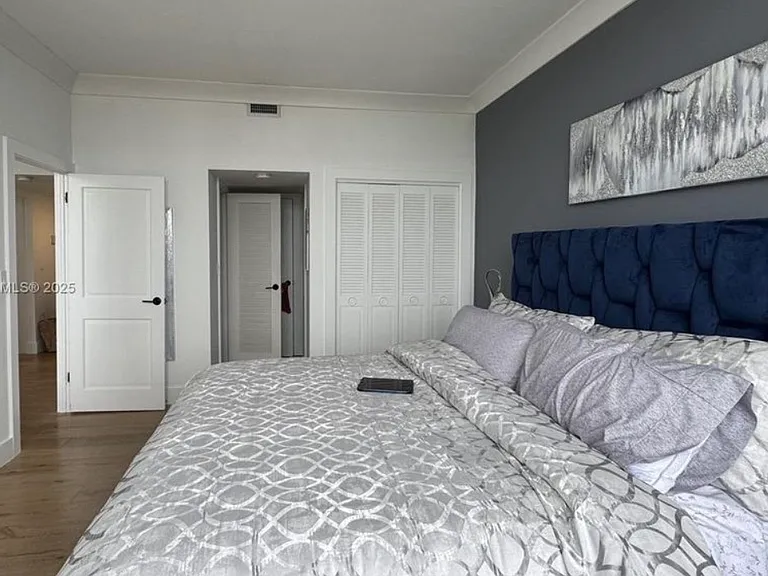 11930 N Bayshore Dr #Penthouse 10 — Photo 15
