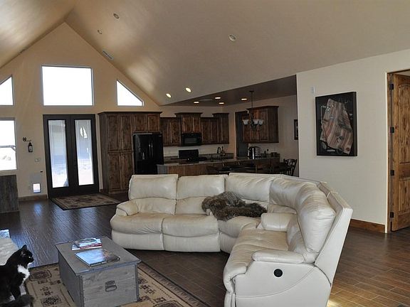 3rd image of 933 N Horsemans Park Dr