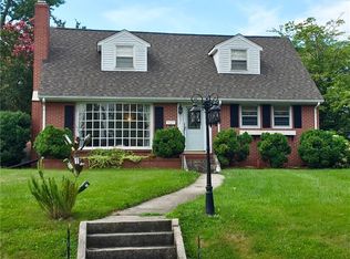 131 Taylor St, Mount Airy, NC 27030