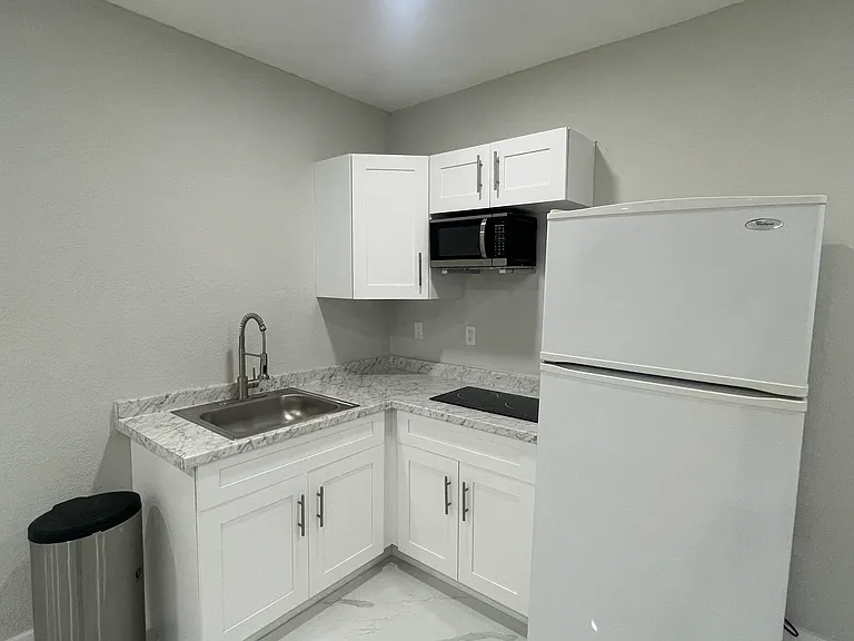221 NE 23rd Ave #A — Photo 5