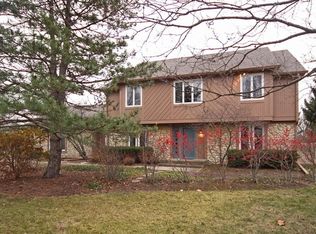 235 Camden Dr, Zionsville, IN 46077