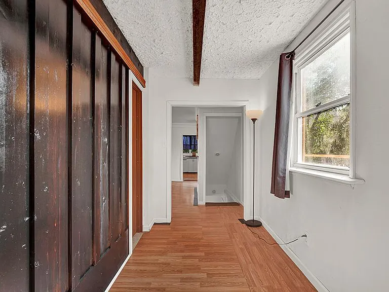 220 Crest Ave — Photo 3