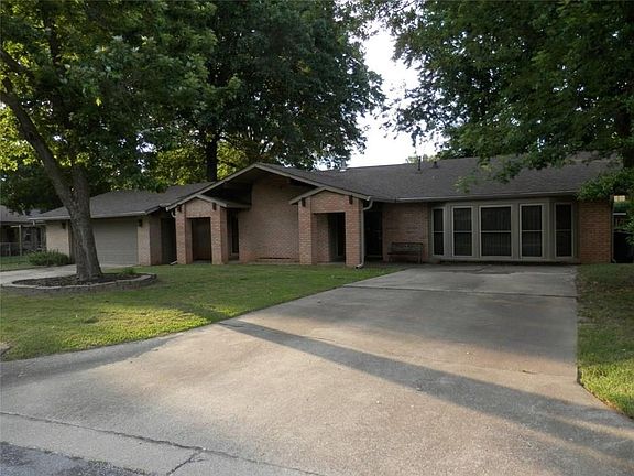 2nd image of 2735 W Highland Cir
