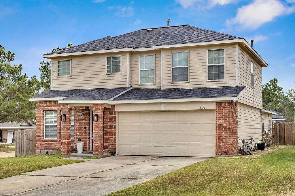 6 bed, 2.5 bath, 2156 sqft, $4,250 — Photo 1