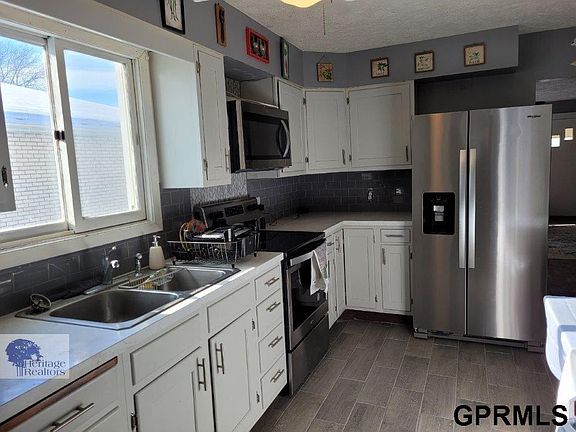5th image of 820 N Burlington Ave