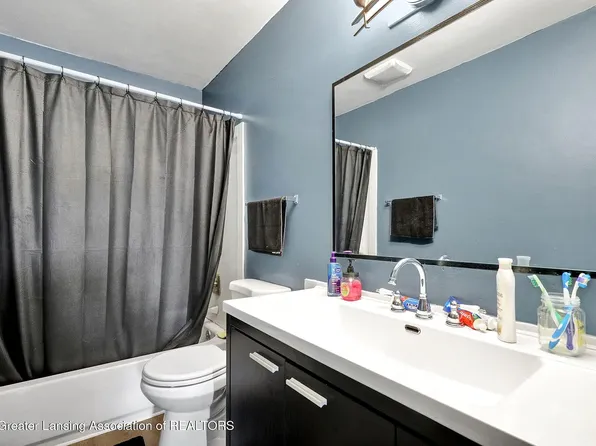 321 N Grace St, Lansing, MI 48917