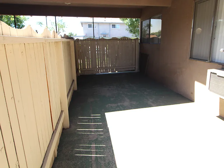 Silverwood Apartments (538,550,562) — Photo 16