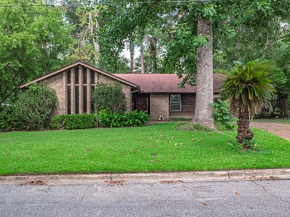 3rd image of 724 Red Fern Rd