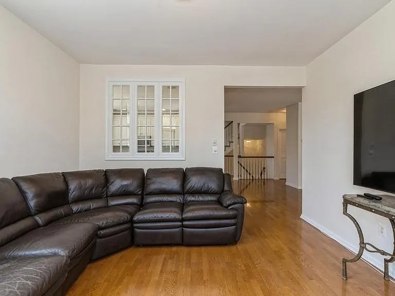 605 Binghampton Ln — Photo 15